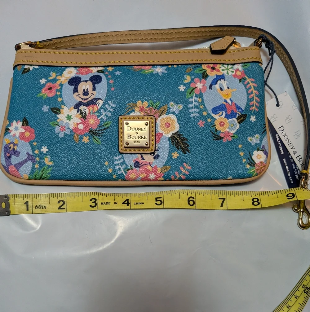 Disney Dooney & Bourke Epcot Flower and Garden 2016 Festival Wristlet.  - Picture 9 of 10